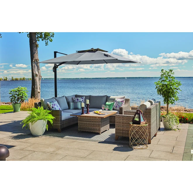 Table à Dîner D'extérieur Castlefield D' Allen + Roth, 39,37 Po X 39,37 Po, Gris Ciment 5 Table à Dîner D'extérieur Castlefield D' Allen + Roth, 39,37 Po X 39,37 Po, Gris Ciment – Image 3