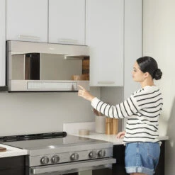 Four à Micro-ondes à Hotte Intégrée Haier Avec Cuisson Par Capteur, 1,6 Pi³, Inox -Outsunnies Boutique 23086003c L