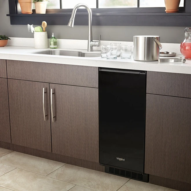 Machine à Glaçons Whirlpool, Technologie De Glace Transparente, 15 Po, Noir, Capacité De 25 Lb 5 Machine à Glaçons Whirlpool, Technologie De Glace Transparente, 15 Po, Noir, Capacité De 25 Lb – Image 3