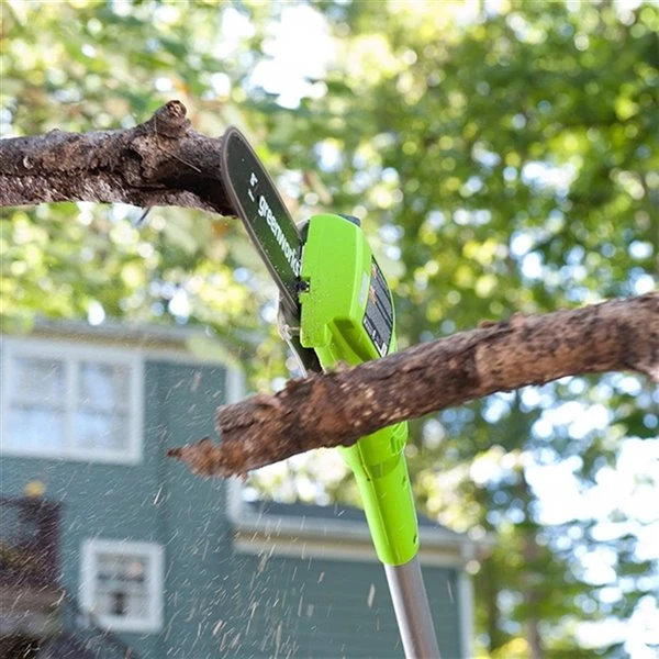 Scie à élaguer Sans Fil Greenworks Avec Accessoires Taille-haie, 40 Volts, Guide-chaîne De 8,5 Po (outil Seulement) 5 Scie à élaguer Sans Fil Greenworks Avec Accessoires Taille-haie, 40 Volts, Guide-chaîne De 8,5 Po (outil Seulement) – Image 3