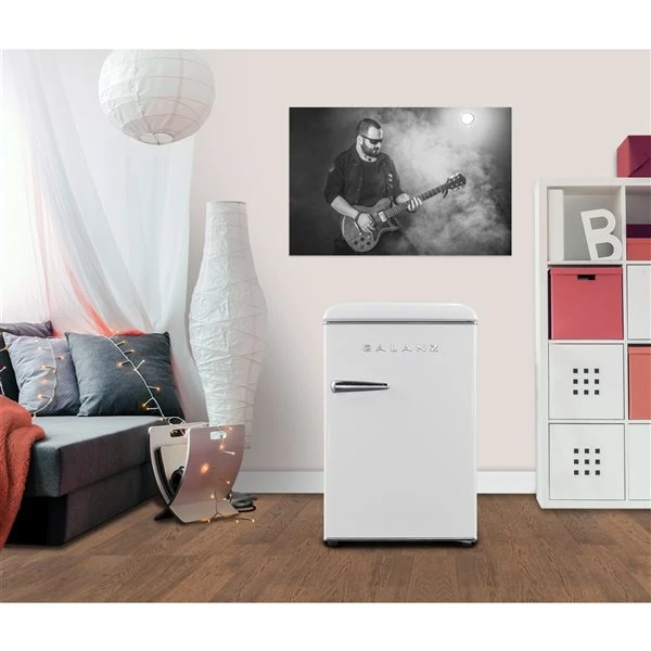 Mini Réfrigérateur Autoportant De 2,5 Pi³ Avec Compartiment Congélateur Par Galanz, Blanc 7 Mini Réfrigérateur Autoportant De 2,5 Pi³ Avec Compartiment Congélateur Par Galanz, Blanc – Image 5