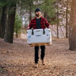 Glacière Haute Performance 65 Quarts Kaki Par LIFETIME -Outsunnies Boutique 331012680 AlternateImage1 l