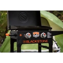 Barbecue Au Propane Liquide De 22 po On The Go Par Blackstone Avec 2 Brûleurs, Noir 9 Barbecue Au Propane Liquide De 22 po On The Go Par Blackstone Avec 2 Brûleurs, Noir -Outsunnies Boutique 331044058 AlternateImage2 l