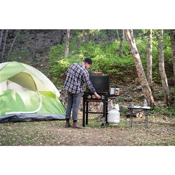 Barbecue Au Propane Liquide De 22 po On The Go Par Blackstone Avec 2 Brûleurs, Noir 7 Barbecue Au Propane Liquide De 22 po On The Go Par Blackstone Avec 2 Brûleurs, Noir – Image 5