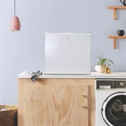 Congélateur Compact Vertical Blanc De 1,2 Pi³ (34 L) Par Koolatron 11 Congélateur Compact Vertical Blanc De 1,2 Pi³ (34 L) Par Koolatron -Outsunnies Boutique 331067290 AlternateImage5 l