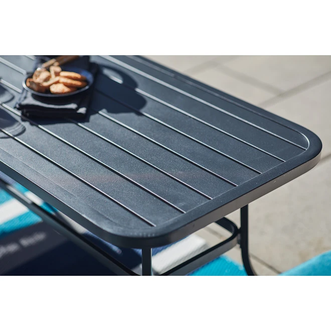 Table D'extérieur Pelham Bay De Style Selections Acier, 40 Po X 22,5 Po X 20,25 Po, Noir 4 Table D'extérieur Pelham Bay De Style Selections Acier, 40 Po X 22,5 Po X 20,25 Po, Noir – Image 2