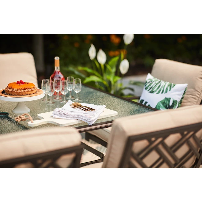 Table à Manger Rectangulaire Glenn Hill De Style Selections Acier Et Verre, Brune Foncée, 66 Po X 40 Po X 28 1/4 Po 4 Table à Manger Rectangulaire Glenn Hill De Style Selections Acier Et Verre, Brune Foncée, 66 Po X 40 Po X 28 1/4 Po – Image 2