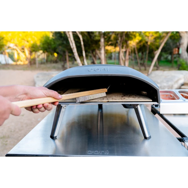 Brosse 2 En 1 Pour Four à Pizza Ooni, Brosse Et Grattoir, Poignée En Bambou, 23,6 Po 5 Brosse 2 En 1 Pour Four à Pizza Ooni, Brosse Et Grattoir, Poignée En Bambou, 23,6 Po – Image 3